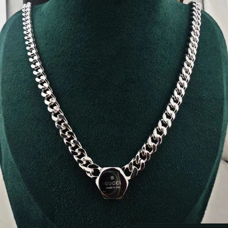 G*u*i necklaces
